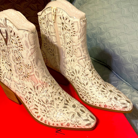Betsey Johnson Shoes - NWT Betsy Johnson booties Mozart white with detailed cutout silver pattern